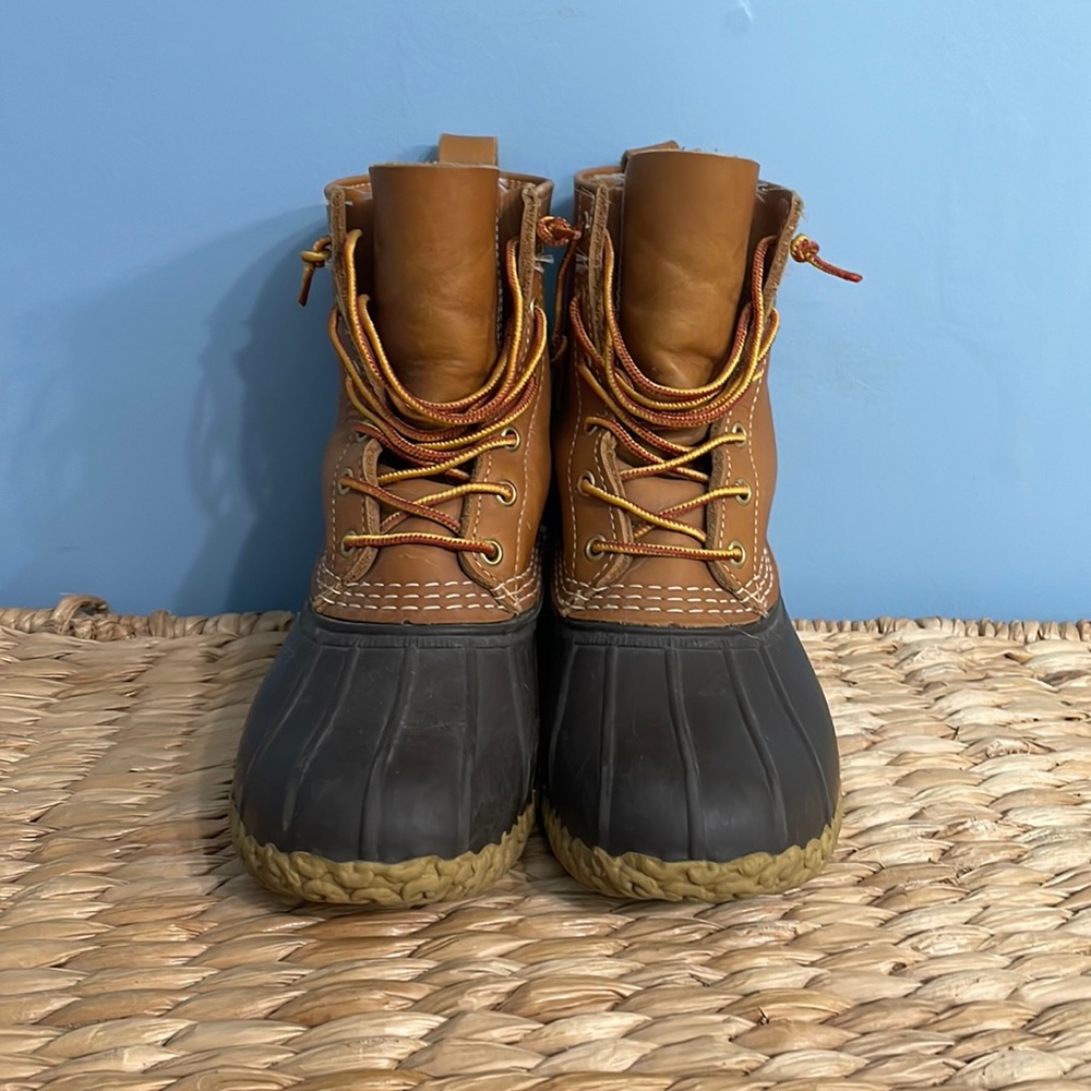 Like new size 9 woman’s Bean Boots